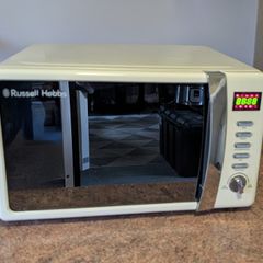 Cream Russell Hobbs 700W Microwave