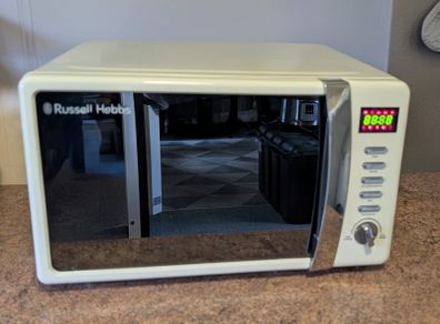 Cream Russell Hobbs 700W Microwave