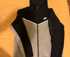 NIKE tech fleece