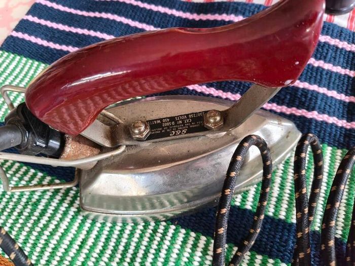 Vintage GEC Iron