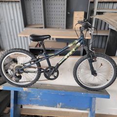 Halfords Apollo Chaos Junior Mountain Bike - 20" Wheel