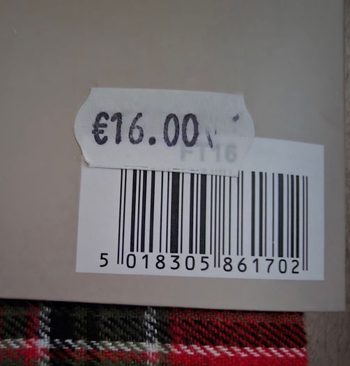 Christmas napkins + runner
