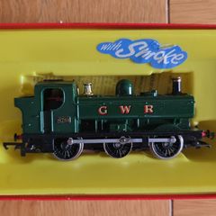 Train model - Hornby GWR Tank Engine (No. 8751) OO Gauge - With Smoke