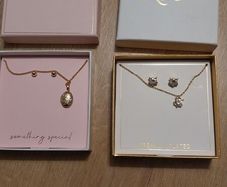 Bnwt loving jewellery sets 5euro each