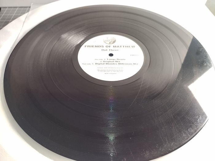Friends Of Matthew - Out There! - Pulse-8 Records - Original Official Pressing! Quality Easrly 90s Breaks! Original Mix Condition: Excellent!