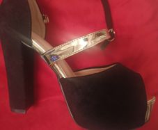 Womens heels Size 4