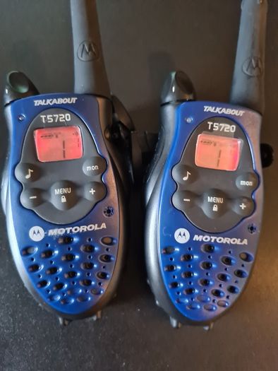 Motorola T5720 FM Walkie Talkie 2 Way Radio