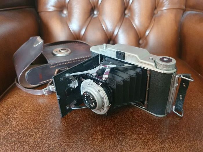 Coronet Rapide Folding Roll Film Camera, c.1950