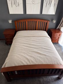 Solid wood bed King Size and two lockers