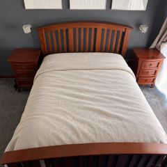 Solid wood bed King Size and two lockers