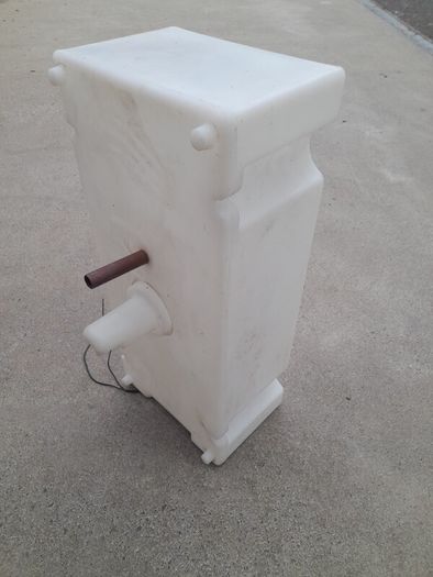 Camper water tank