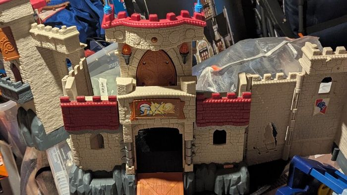 knights castle and figures