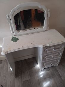 dressing table