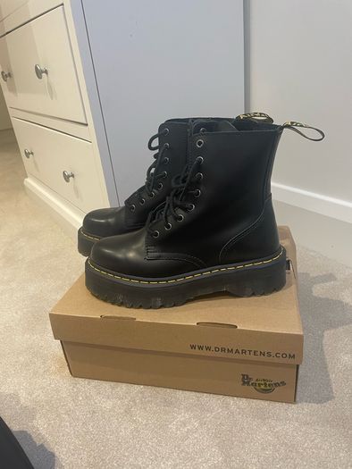 Dr Martens Jadon 8-Eye Leather Plattorm Boots