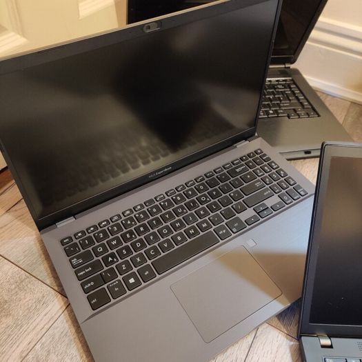 10 Laptops - for parts only