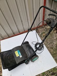 Lawn scarifier