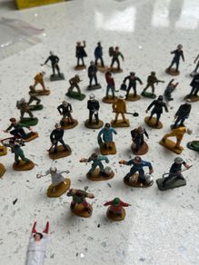 Trains figures