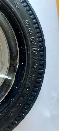 Goodyear tyre glass ashtray,,collectors item,,1960,70s,,hard to come by,,see pictures for condition ,sold as is ,little chip on the rim underneath,,wouldn't notice from top ,sold as seen