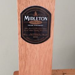 Midelton Very Rare whiskey box