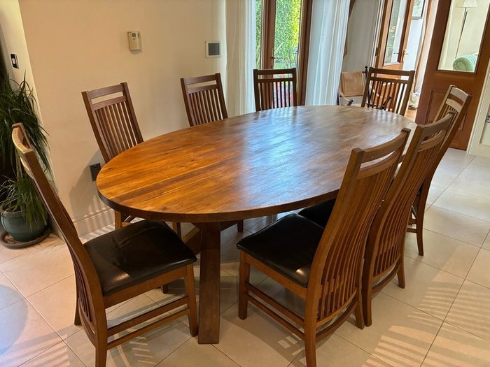 Oak dining table + 8 chairs