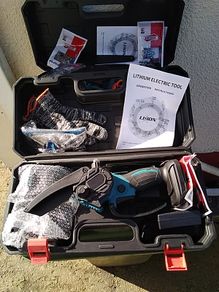 Battery chainsaws