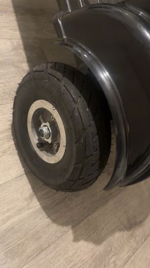 Electric mobility scooter
