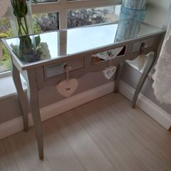 bedroom table