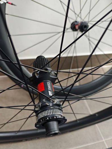 Elite carbon wheelset  DT Swiss 240 hub Schwalbe One