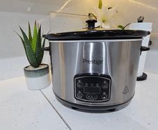 Slow cooker