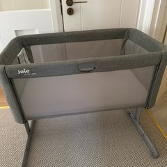 Next to me bedside crib
