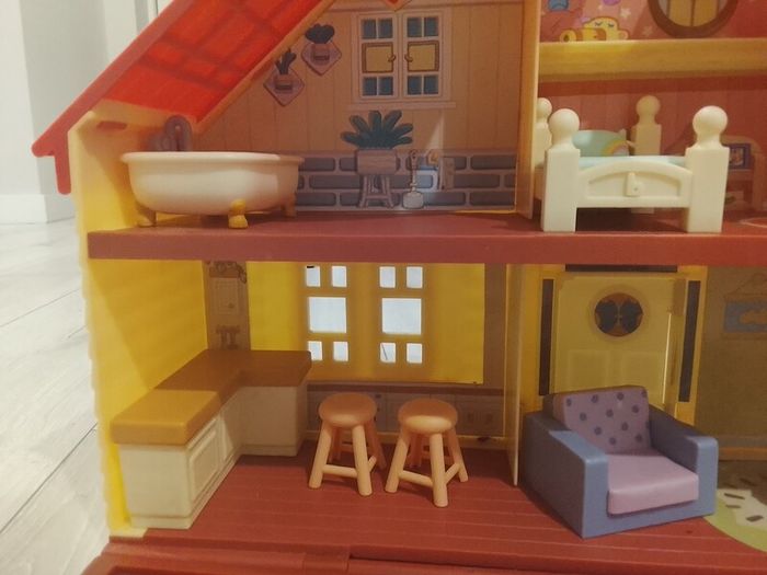 Bluey house and accessories