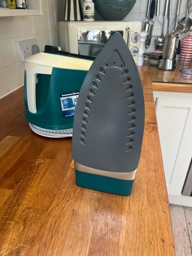 Morphy Richards steam iron