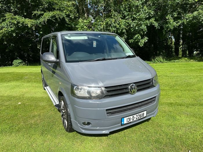2013 Volkswagen Caravelle 2.0 diesel Automatic 9 seater