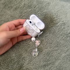 Airpods Gen 3 magsafe (a2566) charging case + left earbuds (a2564)