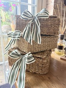New 31cm x 31cm x 14cm 3 compartment basket with olive stripe bow