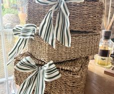 New 31cm x 31cm x 14cm 3 compartment basket with olive stripe bow