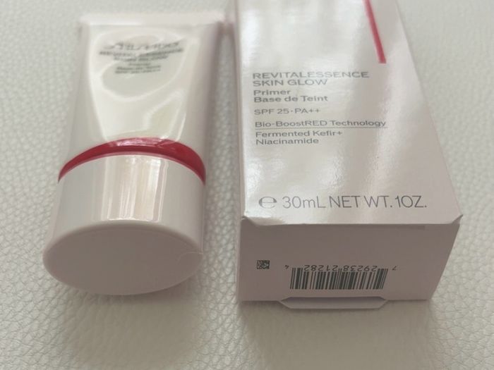 Shiseido Revitalessence Skin Glow Primer SPF 25 (30ml)