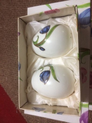 Tea Pot , sugar, milk jug and salt & pepper set.