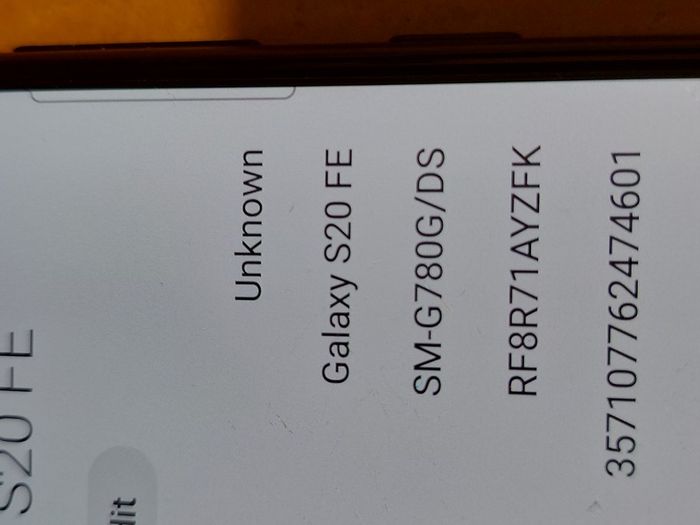 Samsung Galaxy S20 FE, Model SM-G780G,  6GB Ram, 128GB HDD, in excellent like new condition