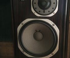 Yamaha NS 1000 speakers, includes front grill/ net and spiked stands.working perfectly, iEbony finish. Fabulous product.