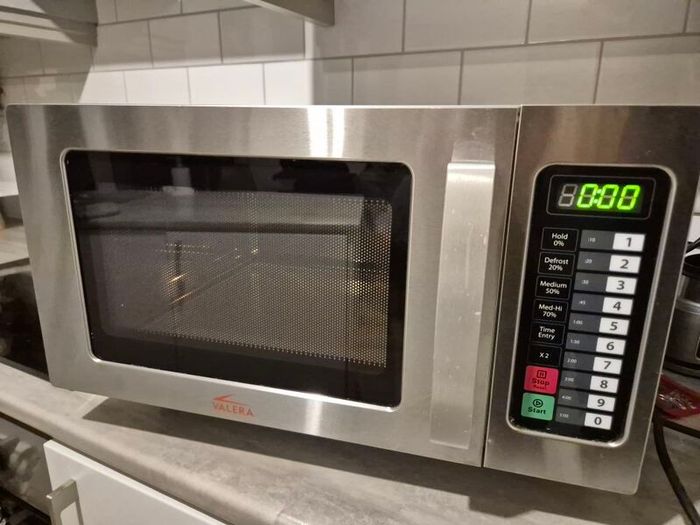 Valera VMC1000 Commercial Microwave Oven