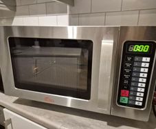Valera VMC1000 Commercial Microwave Oven