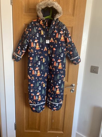Warm waterproof snowsuit 6-7 years BNWT