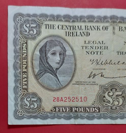 Irish 1970  Lavery Five pound banknote in Fine condition