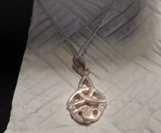 ladies silver chain and pendant