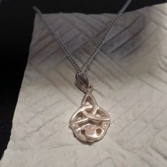 ladies silver chain and pendant