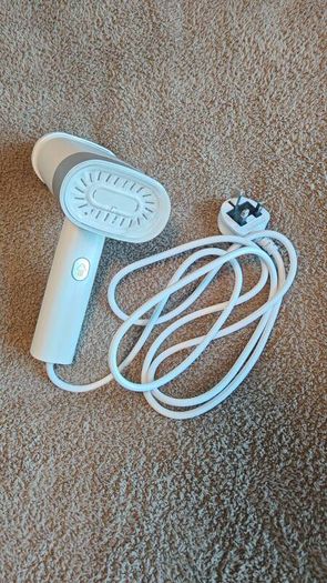 Handheld garment steamer
