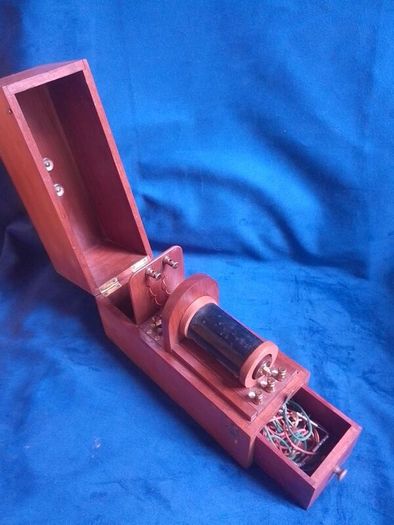 Faradic medical battery 'Shockbox' Prop