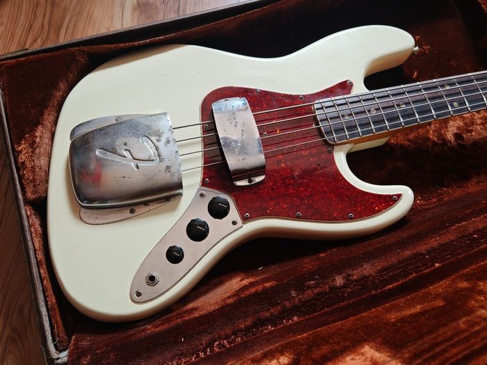 Vintage 1966 Fender Jazz Bass