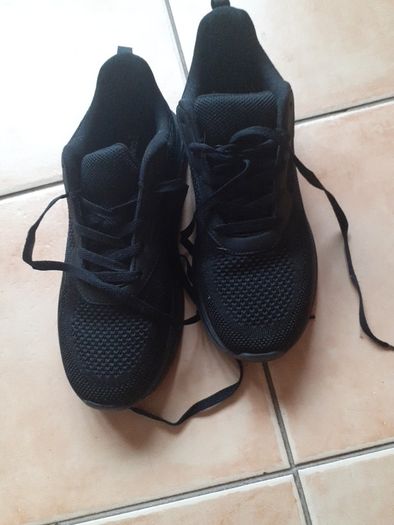 trainers size 7